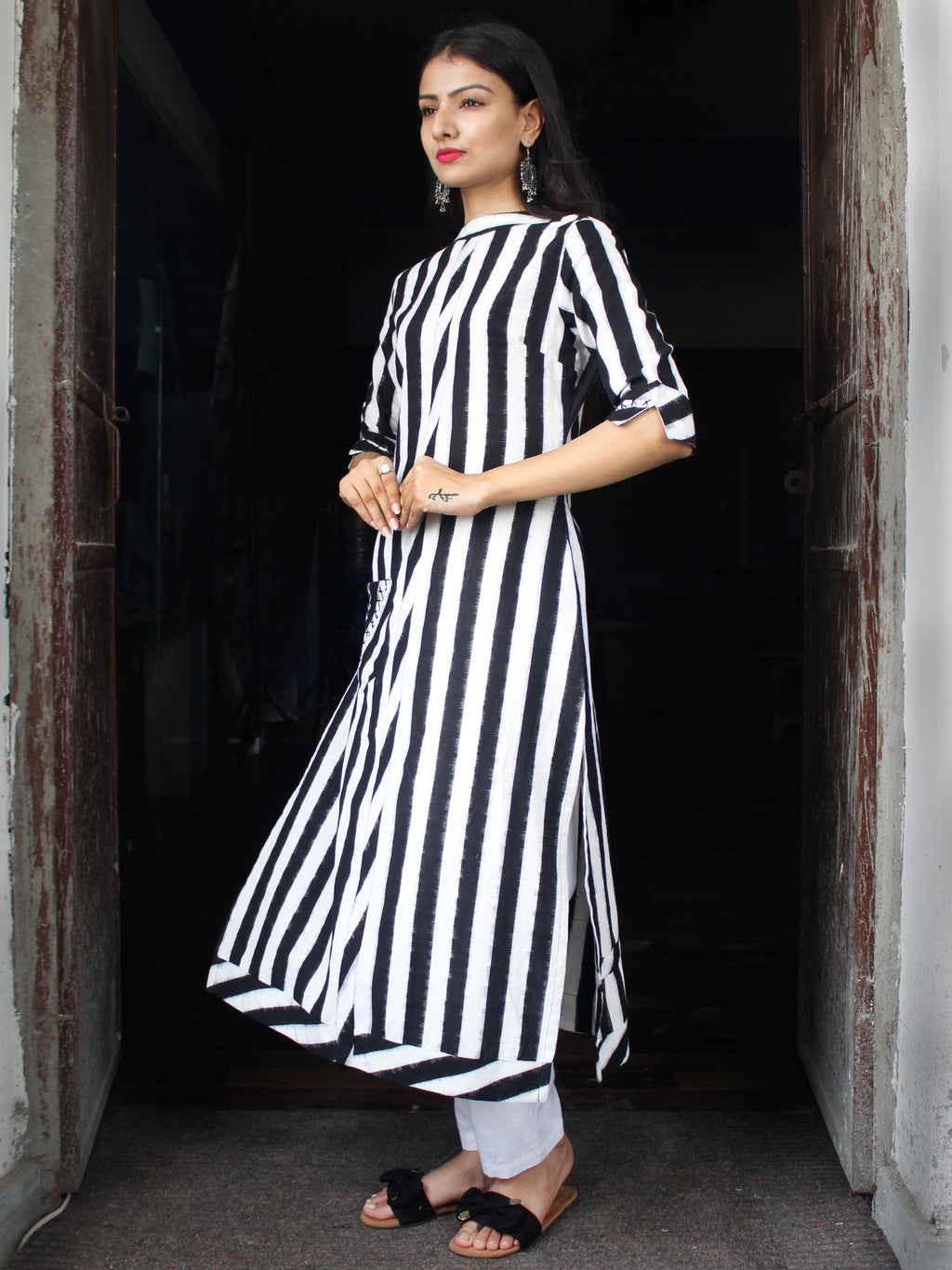 Black kurtis with white lace | black and white ideas, kurti design, kurta  design, clothes for women - YouTube